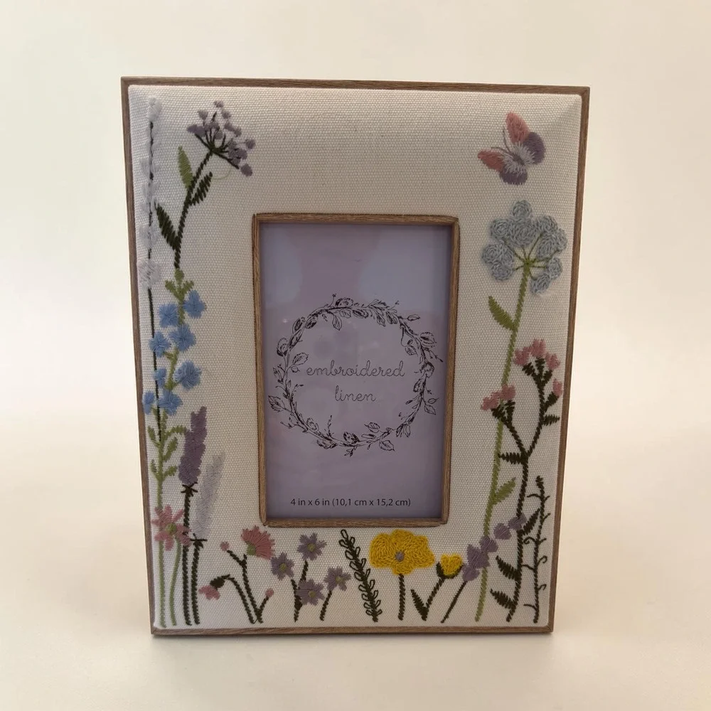 Bath & Body Works Floral Candle Holder Soap Sleeve & 4x6 Embroidered Linen Frame